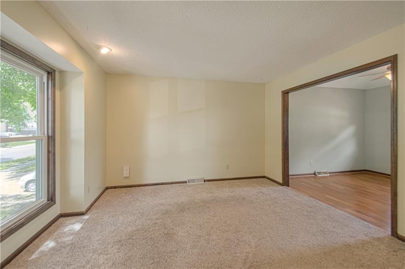 16307 Spring Valley Rd, Belton, MO 64012