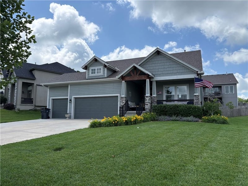 1019 Cedarcrest Dr, Olathe, KS 66061