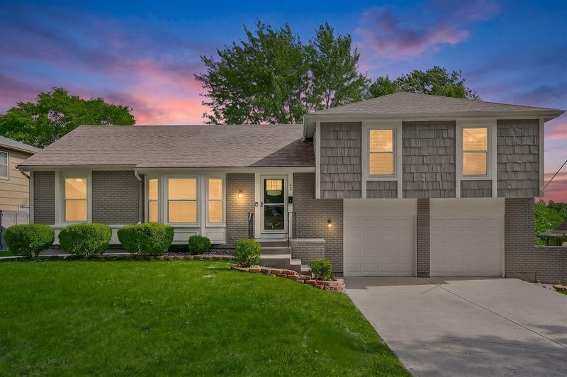 42 106th St, Kansas City, MO 64114