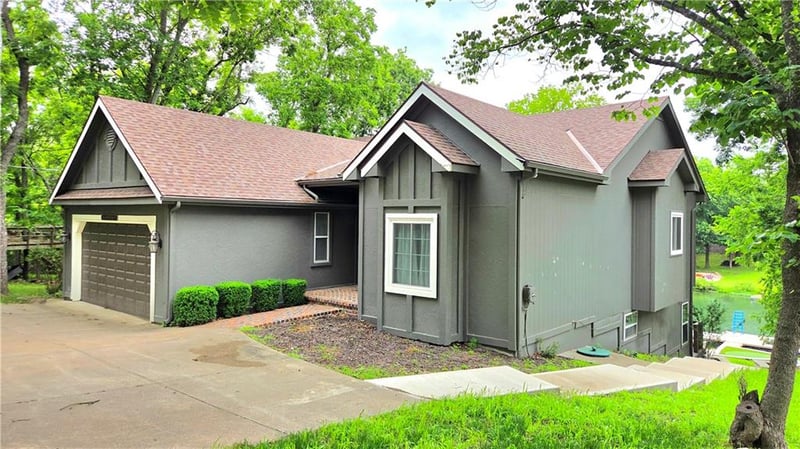 150 Rose Marie Dr, Linn Valley, KS 66040