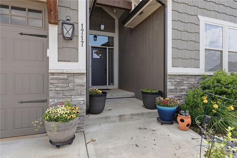 1717 26th Ter, Lee's Summit, MO 64082