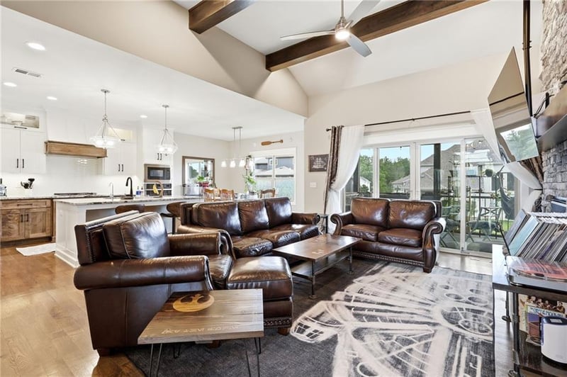 1717 26th Ter, Lee's Summit, MO 64082