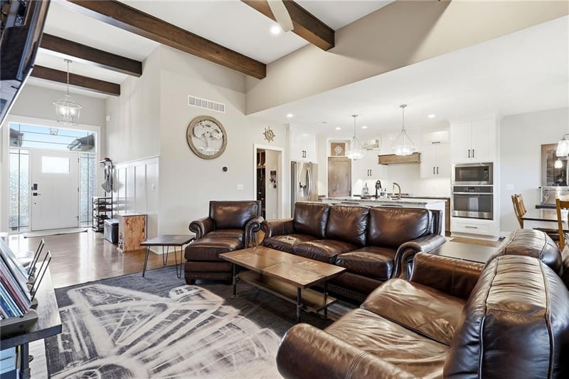 1717 26th Ter, Lee's Summit, MO 64082