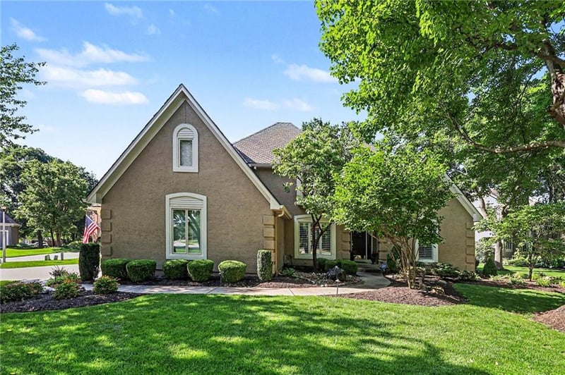 14021 Hayes St, Overland Park, KS 66221