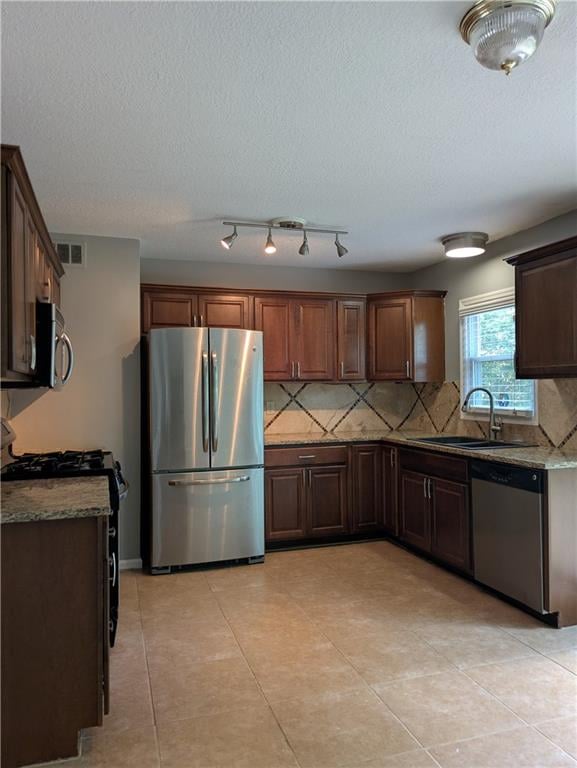 6712 72nd St, Overland Park, KS 66204