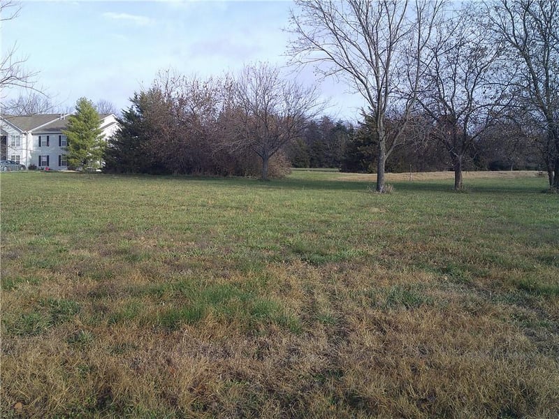 206 Sundance Dr, Paola, KS 66071