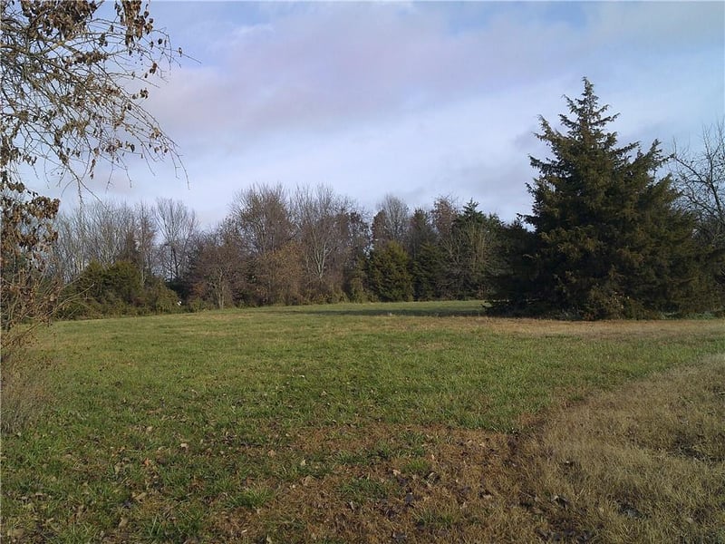206 Sundance Dr, Paola, KS 66071