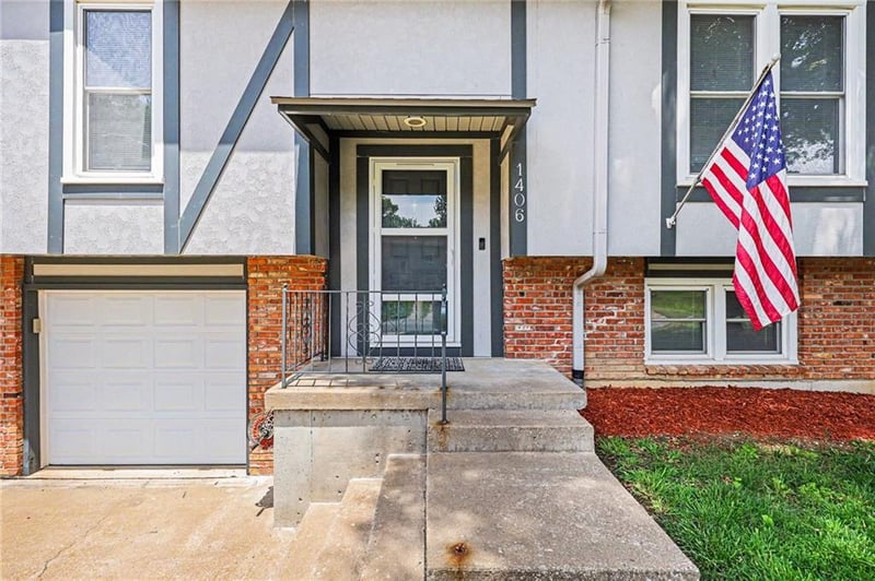 1406 Mart Way Dr, Olathe, KS 66061