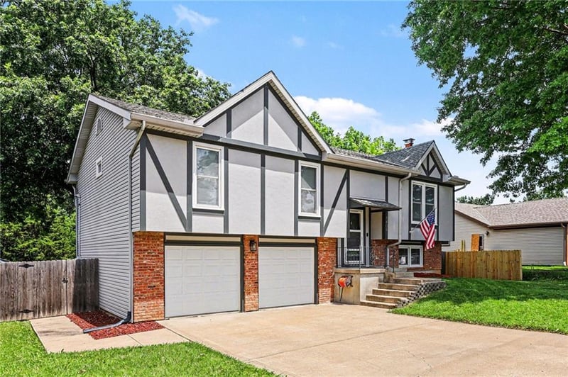 1406 Mart Way Dr, Olathe, KS 66061