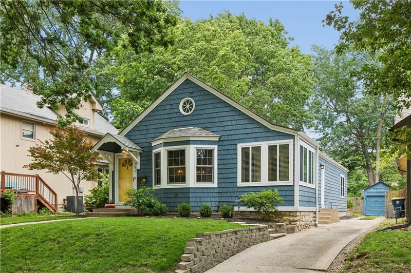 6017 Holmes St, Kansas City, MO 64110