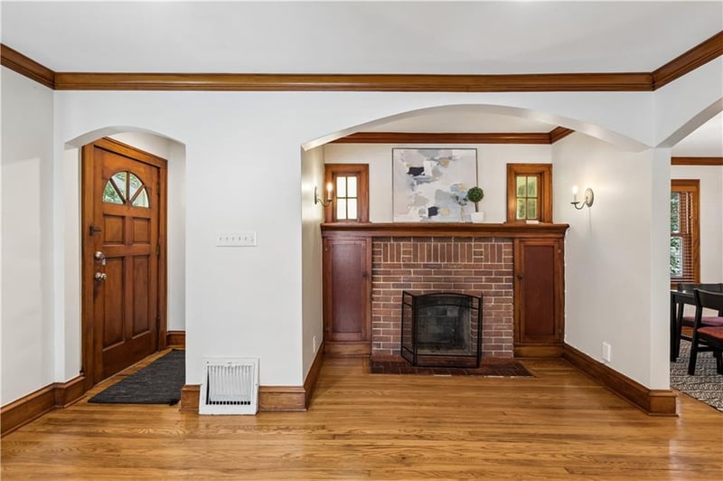6017 Holmes St, Kansas City, MO 64110