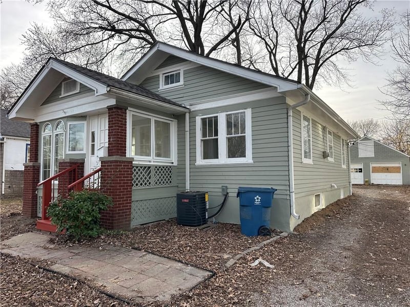 126 Willow Ave, Sugar Creek, MO 64053