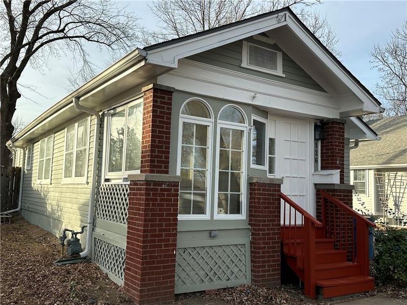 126 Willow Ave, Sugar Creek, MO 64053