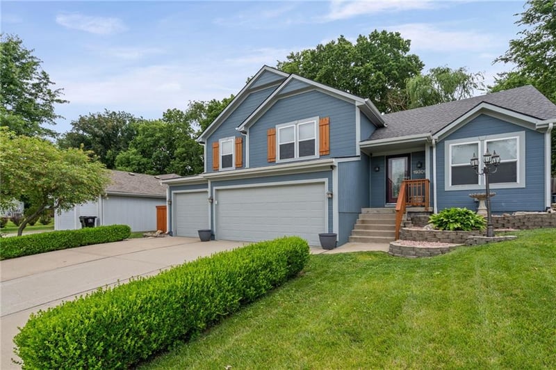 19309 Lynchburg Pl, Independence, MO 64058