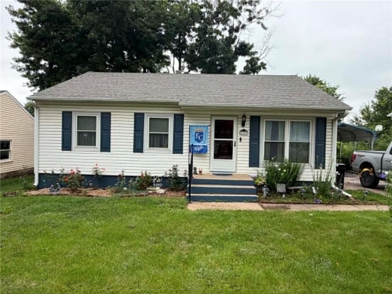 2600 Cardinal Ln, St Joseph, MO 64503