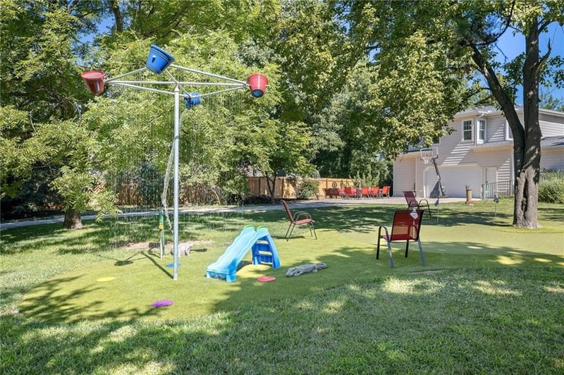 1 Hawthorne Pl, Independence, MO 64052