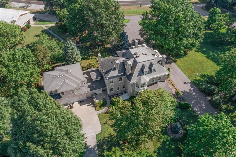 1 Hawthorne Pl, Independence, MO 64052