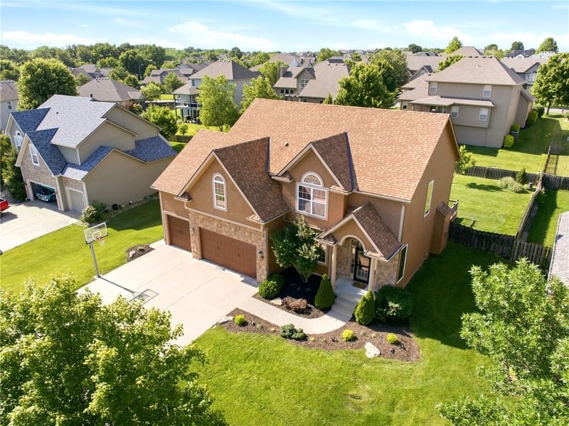 2210 109th Ter, Kansas City, MO 64155