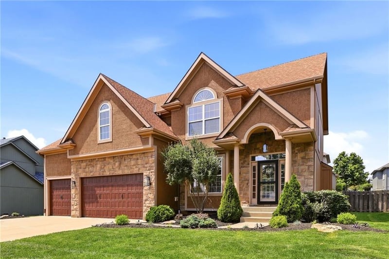 2210 109th Ter, Kansas City, MO 64155