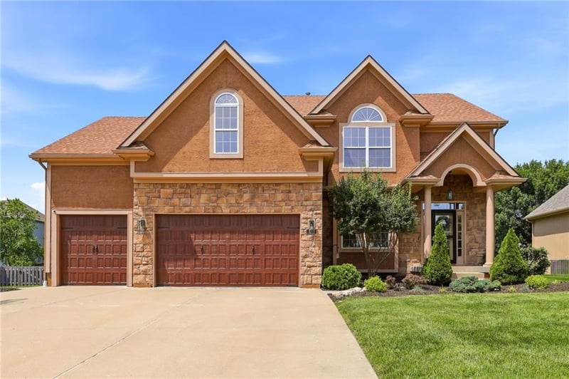 2210 109th Ter, Kansas City, MO 64155