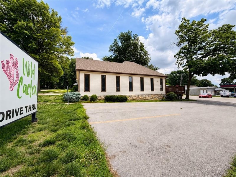 323 Elm St, Leavenworth, KS 66048
