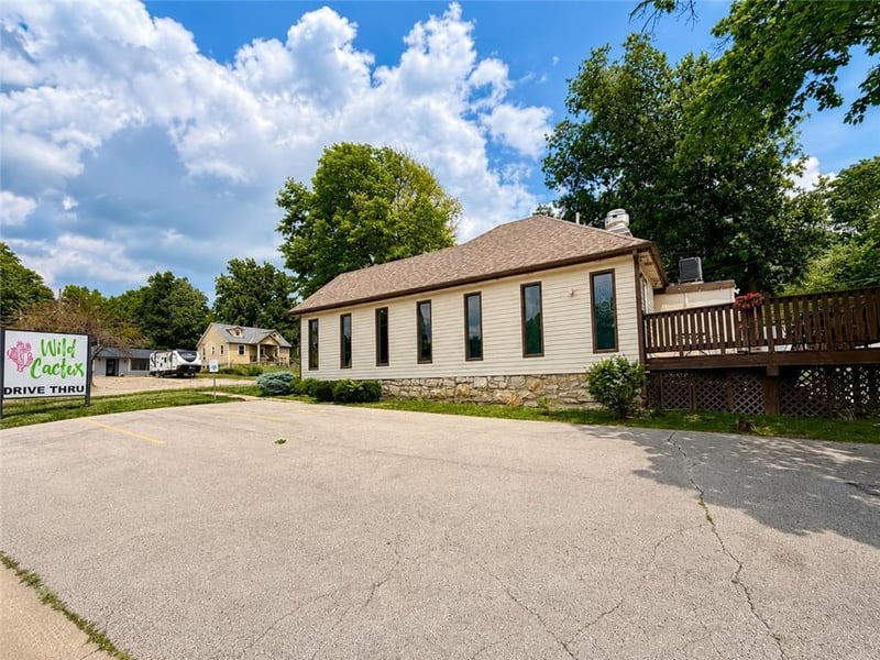 323 Elm St, Leavenworth, KS 66048