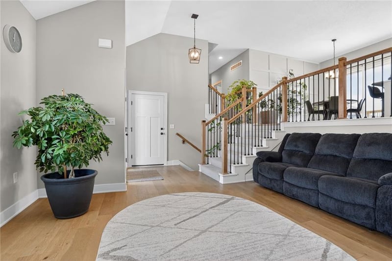 15623 Lakeside Dr, Basehor, KS 66007