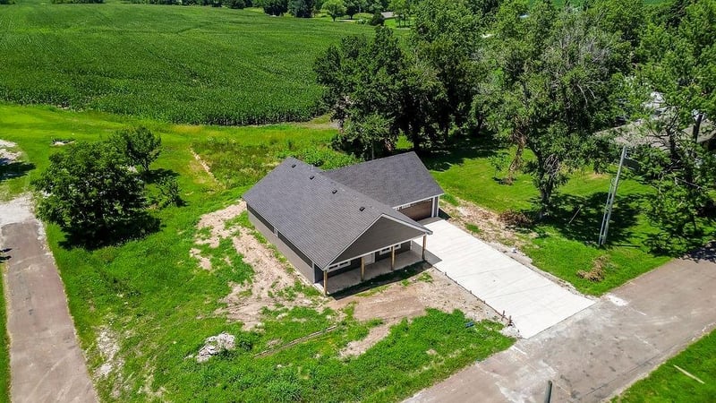 301 Pennsylvania St, East Lynne, MO 64743