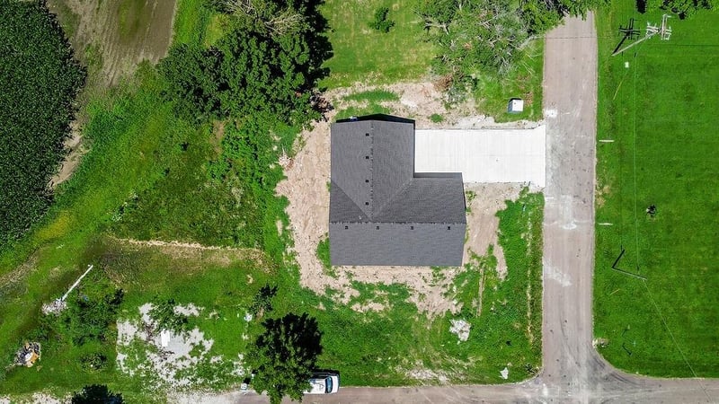 301 Pennsylvania St, East Lynne, MO 64743