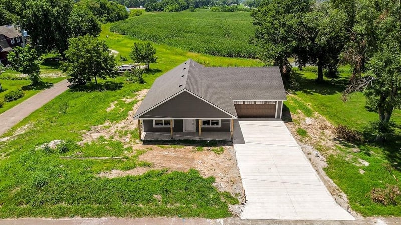 301 Pennsylvania St, East Lynne, MO 64743