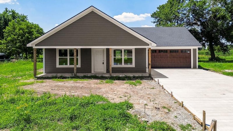 301 Pennsylvania St, East Lynne, MO 64743