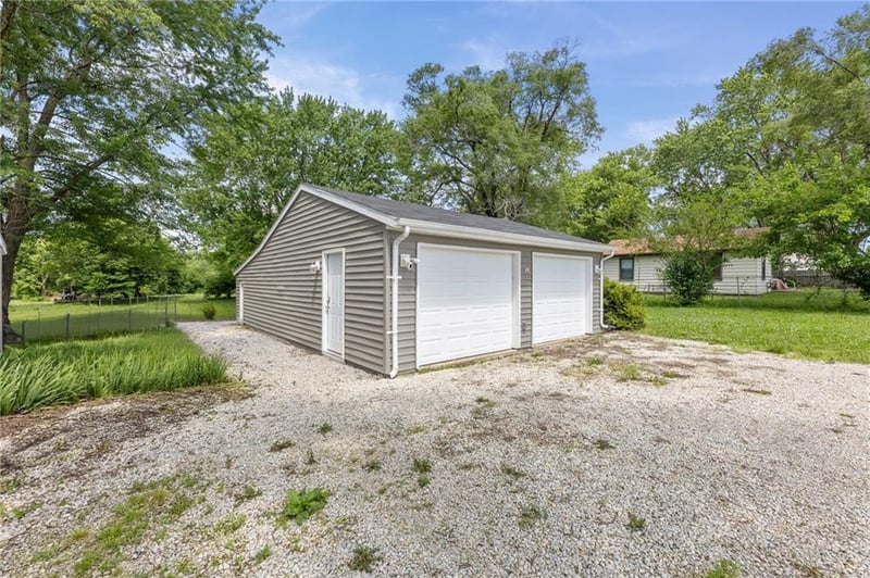 18710 Mullen Dr, Belton, MO 64012