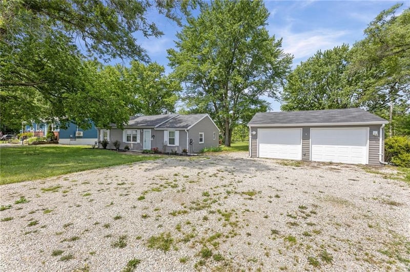 18710 Mullen Dr, Belton, MO 64012