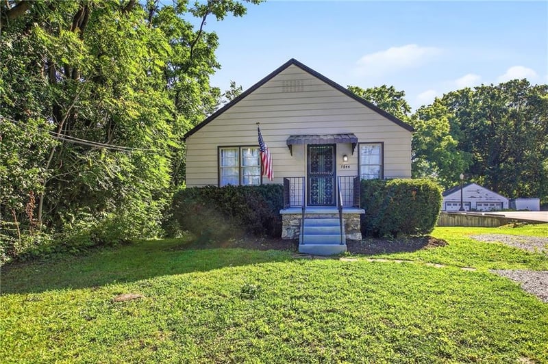 7844 Stover Ln, Kansas City, KS 66109