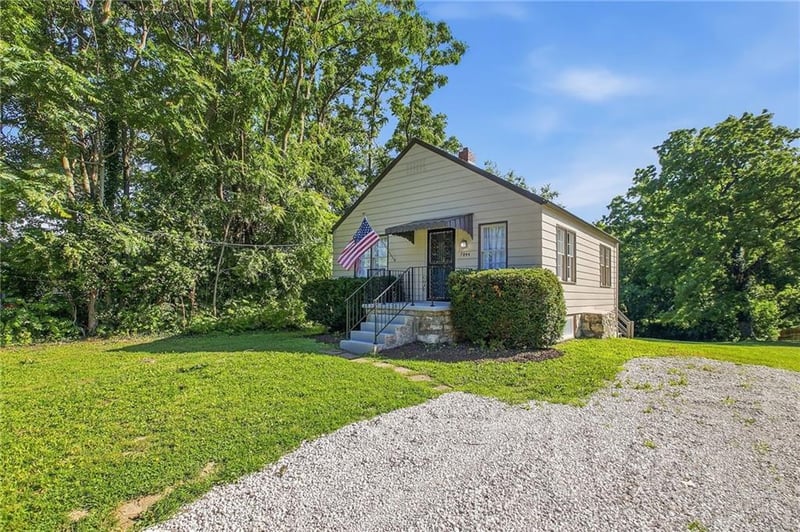 7844 Stover Ln, Kansas City, KS 66109