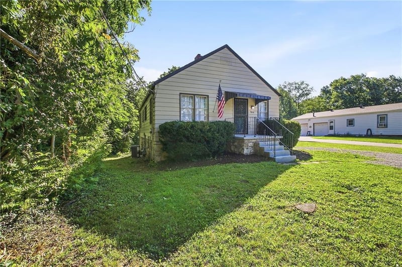 7844 Stover Ln, Kansas City, KS 66109