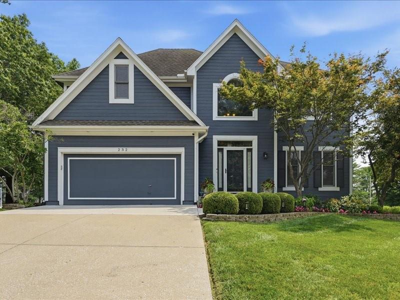 232 Winterpark Cir, Lee's Summit, MO 64081