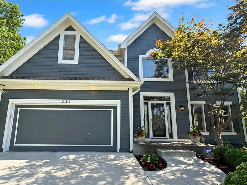 232 Winterpark Cir, Lee's Summit, MO 64081