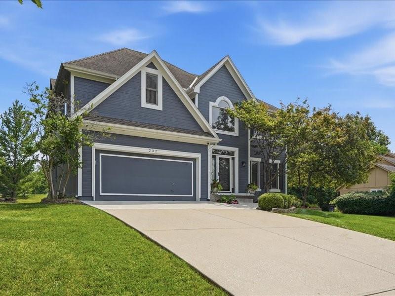 232 Winterpark Cir, Lee's Summit, MO 64081