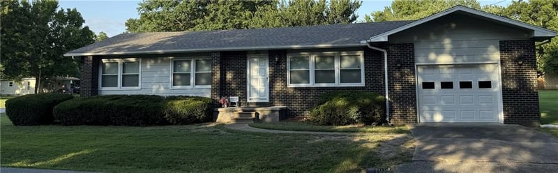 301 3rd St, Arma, KS 66712