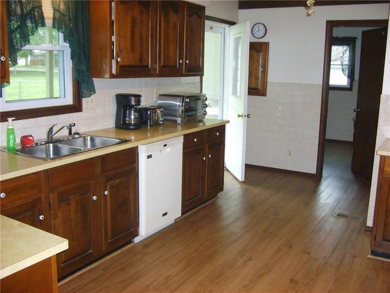 301 3rd St, Arma, KS 66712