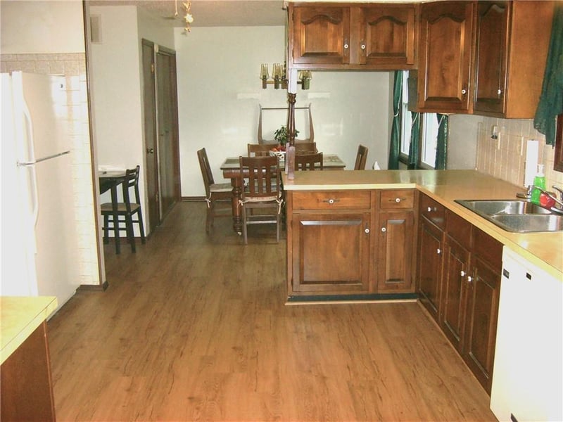 301 3rd St, Arma, KS 66712