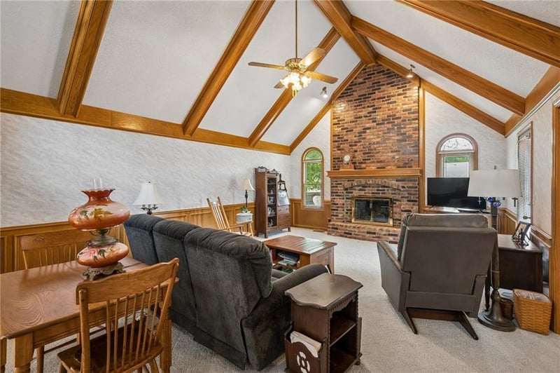 1025 Bridgehampton Way, Lee's Summit, MO 64081