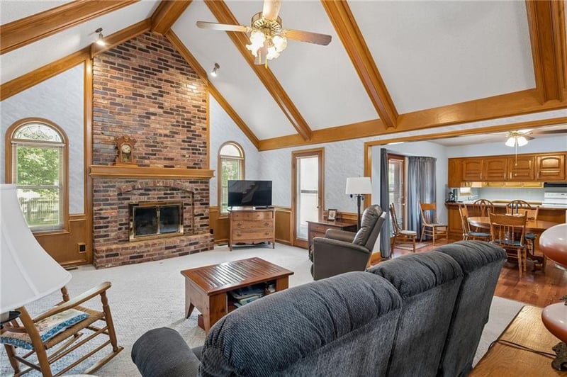 1025 Bridgehampton Way, Lee's Summit, MO 64081