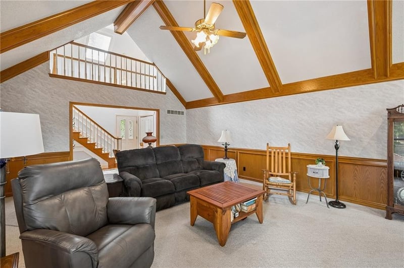 1025 Bridgehampton Way, Lee's Summit, MO 64081
