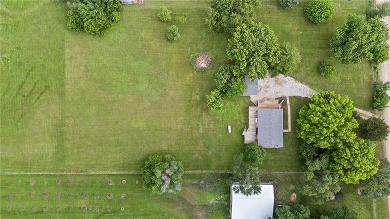 20875 251st St, Tonganoxie, KS 66086