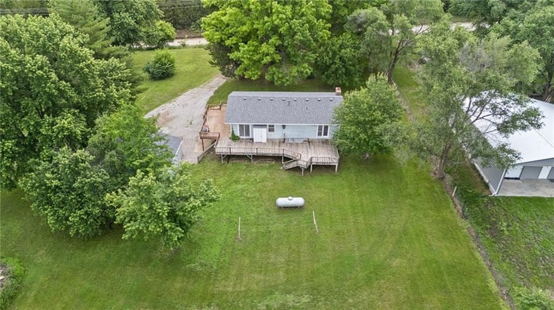 20875 251st St, Tonganoxie, KS 66086