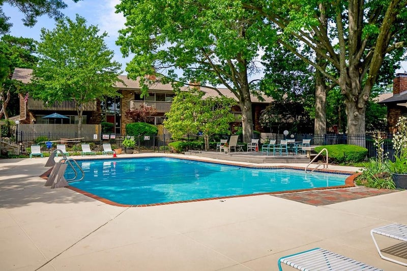 8740 Metcalf Ave #203, Overland Park, KS 66212