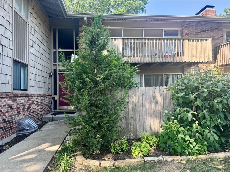 8740 Metcalf Ave #203, Overland Park, KS 66212