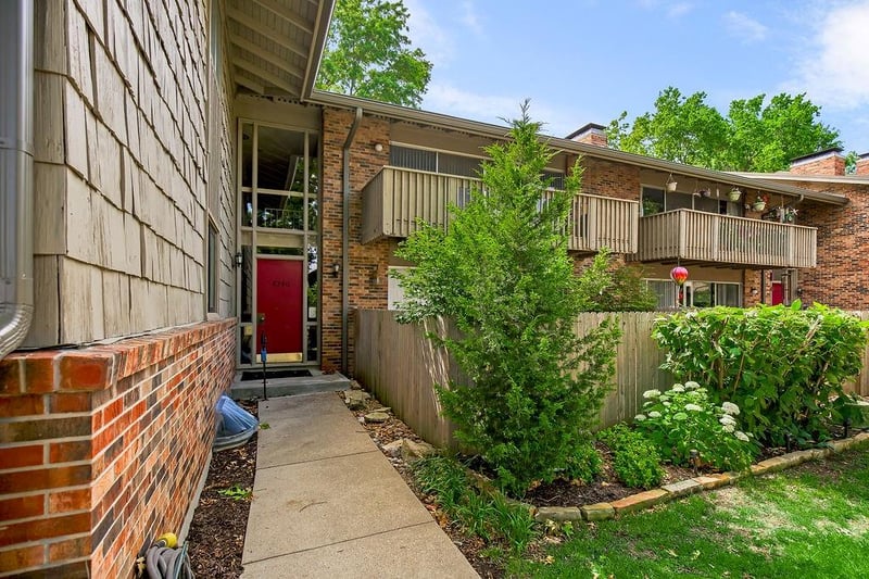 8740 Metcalf Ave #203, Overland Park, KS 66212
